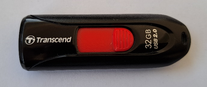 Clé USB École polytechnique  Potentiellement vérolée car utilisée régulièrement sur le SI bureautique connecté à Internet