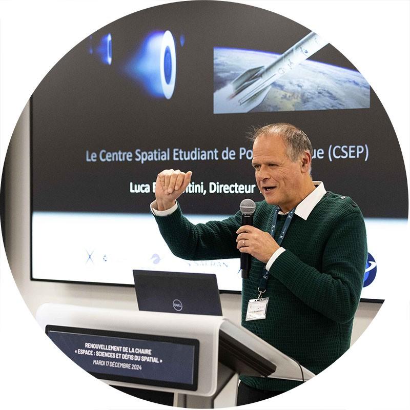 Pascal Chabert, responsable de la Chaire, en présente le contenu scientifique à la cérémonie de renouvellement.