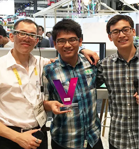 Leur solution de surtitrage remporte la compétition de Microsoft en France