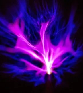 Propriétés des plasmas chauds pour la fusion et la physique fondamentale