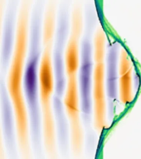 Interaction à ultra-haute intensité et champs forts