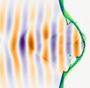 Interaction à ultra-haute intensité et champs forts