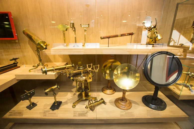 Instruments et collections scientifiques
