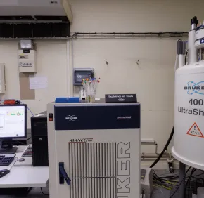 400 mégahertz NMR
