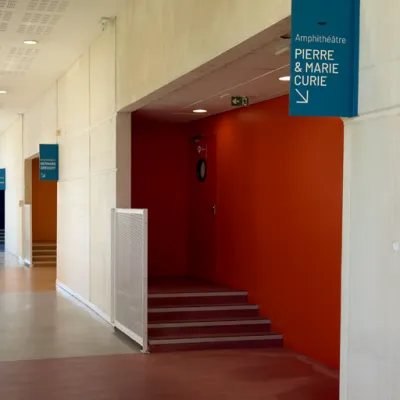 Amphithéâtre bâtiment 69